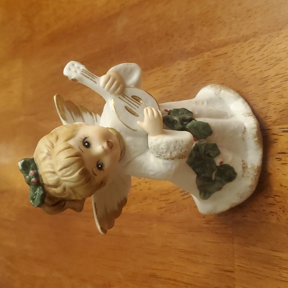Homco Christmas Angel Playing Guitar Porcelain 5in